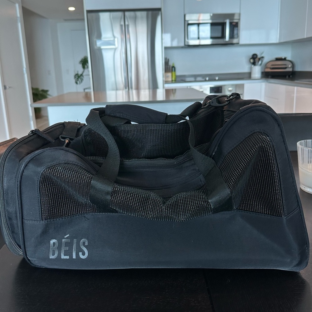 Beis Regulation Pet Carry-On